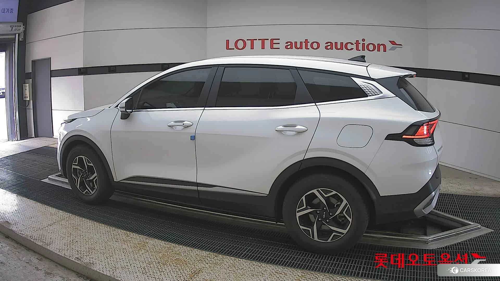 Kia Sportage 2024 Snow White Pearl из Кореи, фото 2