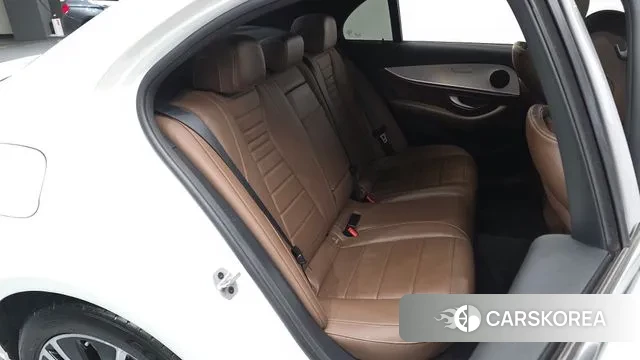 Mercedes-Benz E-Class W213 2021 Белый из Кореи, фото 2