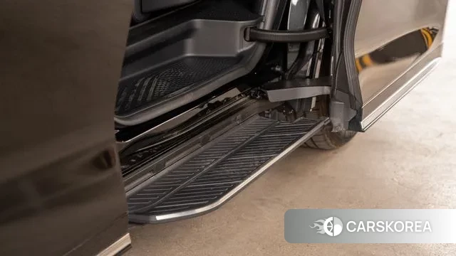 Lexus LM Second Generation 2024 Черный из Кореи, фото 2