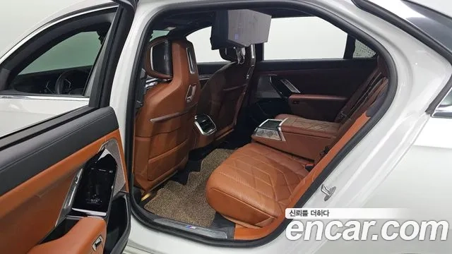 BMW 7 Series (G70) 2023 Белый из Кореи, фото 2