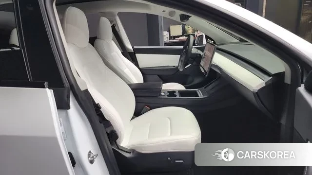 Tesla Model Y 2022 Белый из Кореи, фото 2