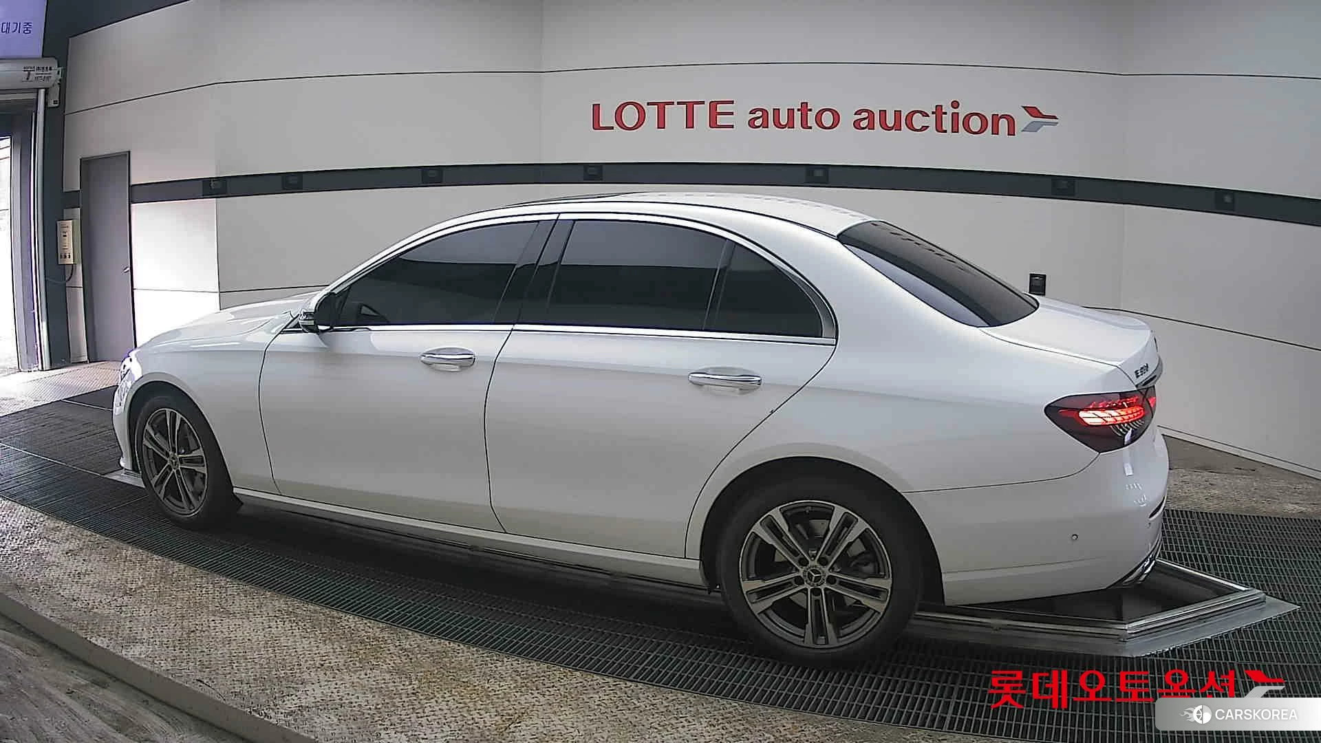 Mercedes-Benz Mercedes-Benz E350 4MATIC 2021 Белый из Кореи, фото 2