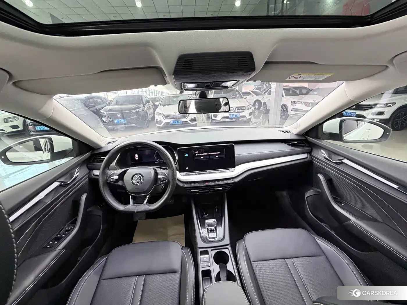 Skoda Octavia 2023 Белый из Китая, фото 2