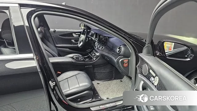 Mercedes-Benz E-Class W213 2018 Черный из Кореи, фото 2