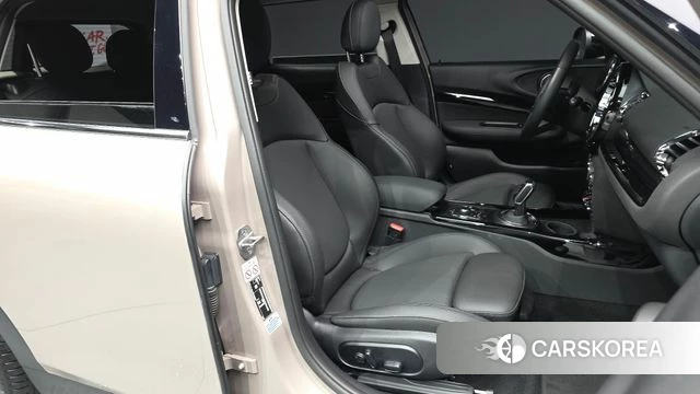 Mini Cooper Clubman 2023 Жемчужный цвет из Кореи, фото 2