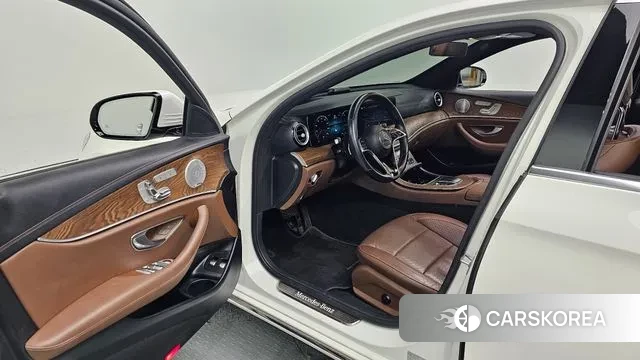 Mercedes-Benz E-Class W213 2021 Белый из Кореи, фото 2