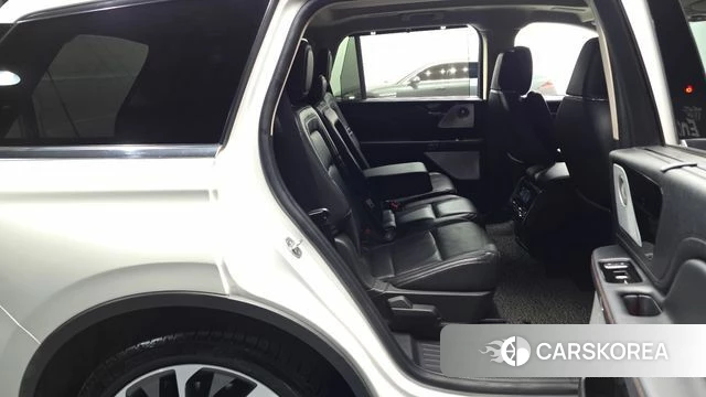Lincoln Aviator 2nd generation 2020 Белый из Кореи, фото 2