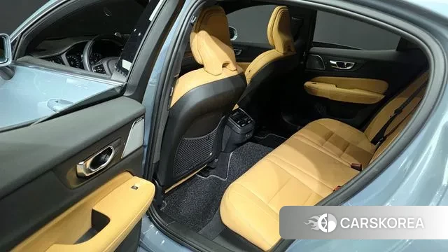 Volvo S60 3rd generation 2021 Серебристо-серый из Кореи, фото 2