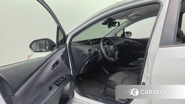 Toyota Prius 4th Generation 2022 Белый из Кореи, фото 2