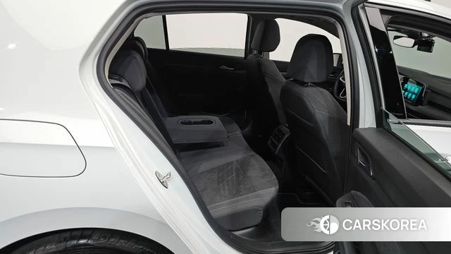 Volkswagen Golf 8th Generation 2024 Белый из Кореи, фото 2