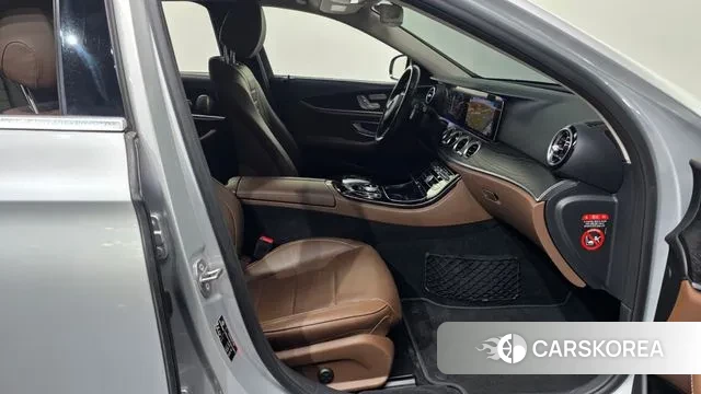 Mercedes-Benz E-Class W213 2018 Серебряный из Кореи, фото 2