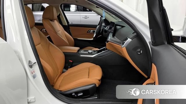 BMW 3 Series (G20) 2023 Белый из Кореи, фото 2