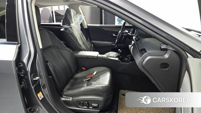 Lexus ES300h 7th generation 2019 Серый из Кореи, фото 2