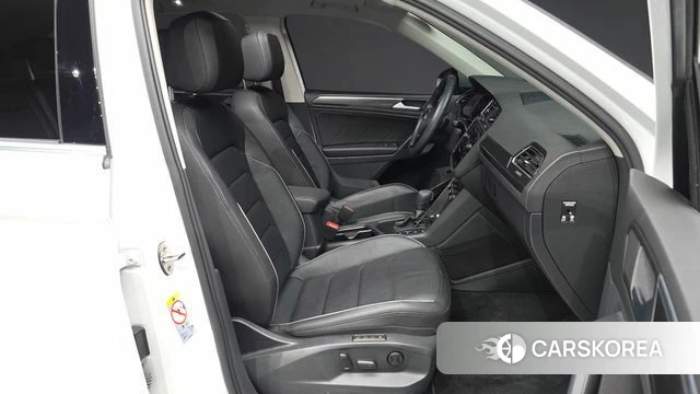 Volkswagen Tiguan second Generation 2019 Белый из Кореи, фото 2
