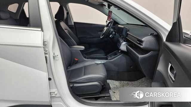 Hyundai Kona (SX2) 2023 Белый из Кореи, фото 2