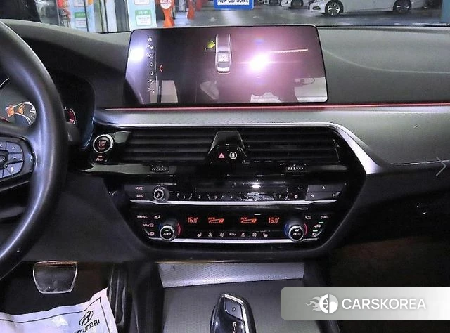 BMW 5 Series (G30) 2018 Черный из Кореи, фото 2