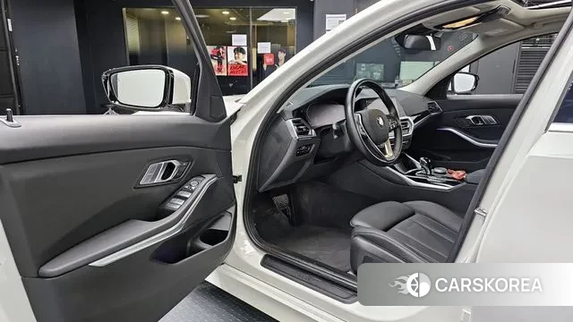 BMW 3 Series (G20) 2021 Белый из Кореи, фото 2