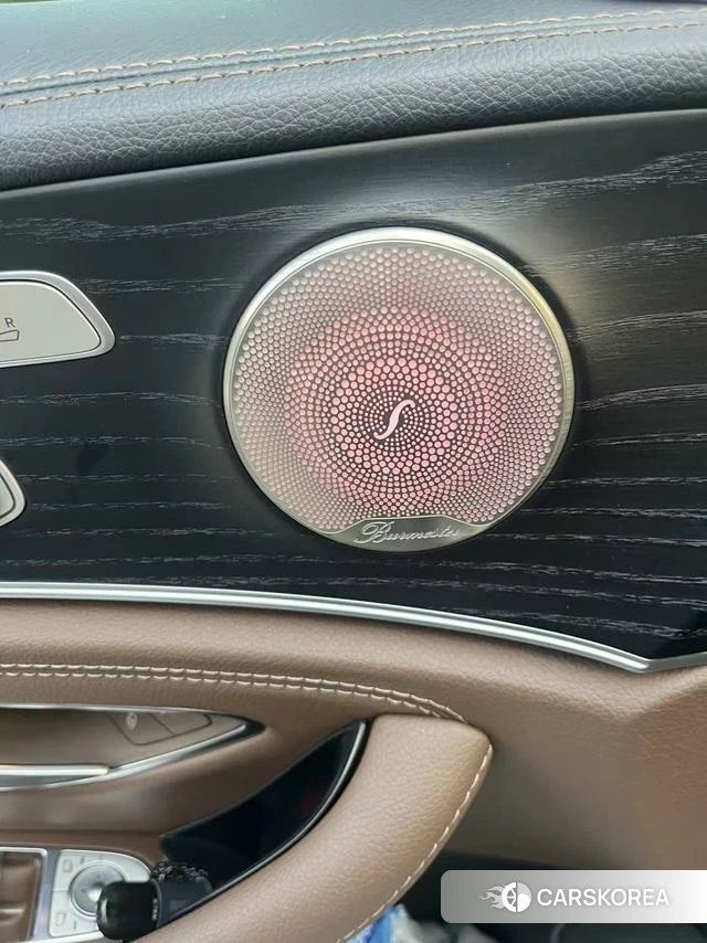 Mercedes-Benz E-class 2023 Серебристо-серый из Китая, фото 2