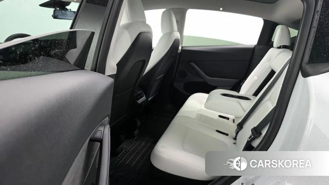 Tesla Model Y 2023 Белый из Кореи, фото 2