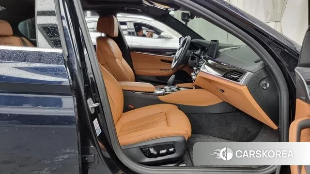 BMW 5 Series (G30) 2020 Черный из Кореи, фото 2