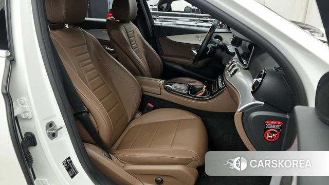 Mercedes-Benz E-Class W213 2021 Белый из Кореи, фото 2
