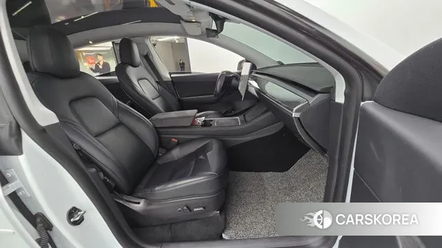 Tesla Model Y 2021 Белый из Кореи, фото 2