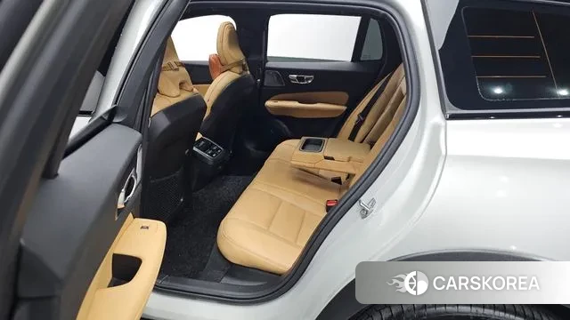 Volvo V60 Cross-Country 2nd Generation 2020 Песочный из Кореи, фото 2