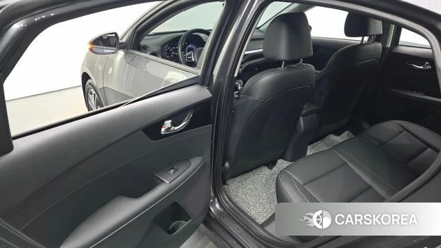 Kia The New K3 2nd generation 2023 Серый из Кореи, фото 2