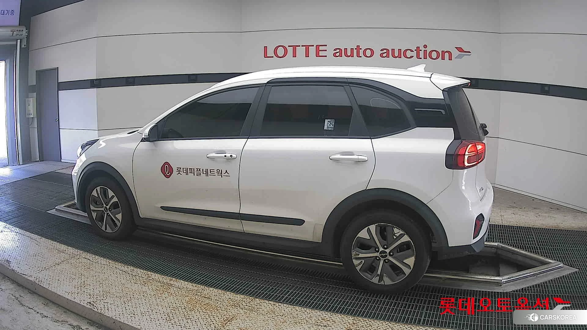 Kia Niro Plus 2023 Clear White из Кореи, фото 2