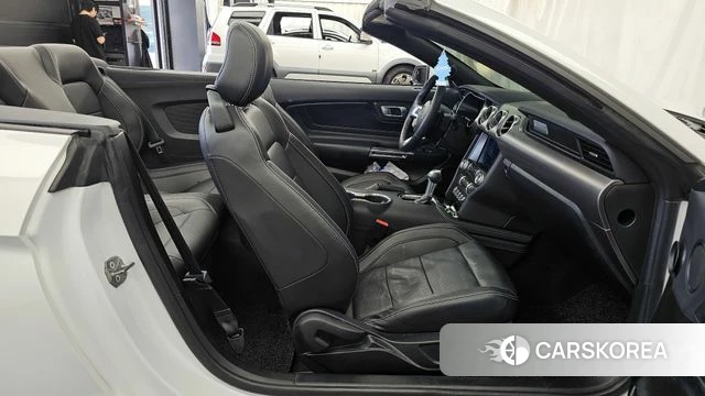 Ford Mustang 2022 Белый из Кореи, фото 2