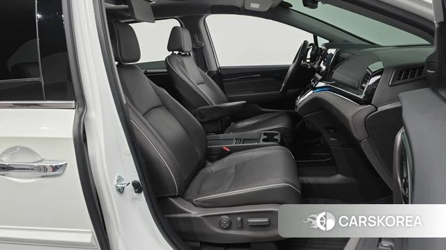 Honda Odyssey 2021 Белый из Кореи, фото 2