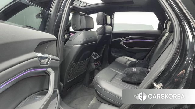 Audi e-Tron 2022 Черный из Кореи, фото 2