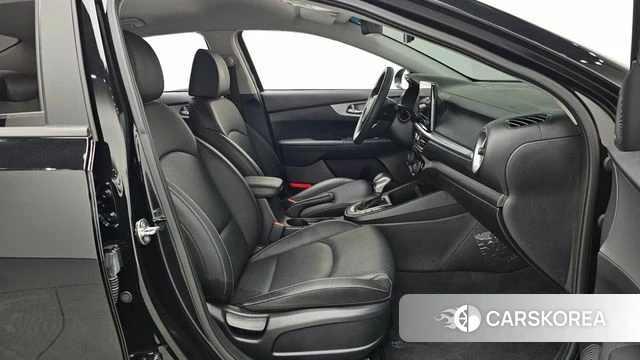 Kia The New K3 2nd generation 2023 Черный из Кореи, фото 2