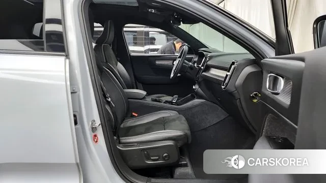 Volvo XC40 2022 Серебристо-серый из Кореи, фото 2