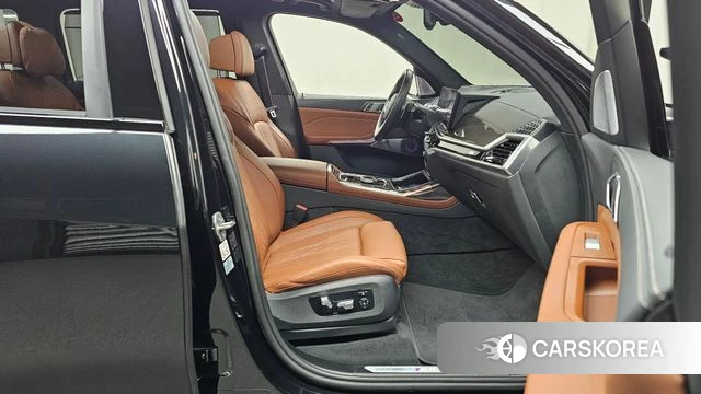 BMW X7 (G07) 2023 Черный из Кореи, фото 2