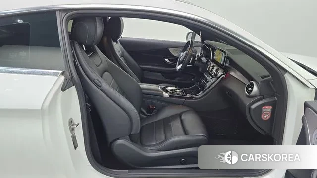 Mercedes-Benz C-Class W205 2019 Белый из Кореи, фото 2