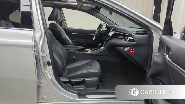 Toyota Camry (XV70) 2018 Серебряный из Кореи, фото 2