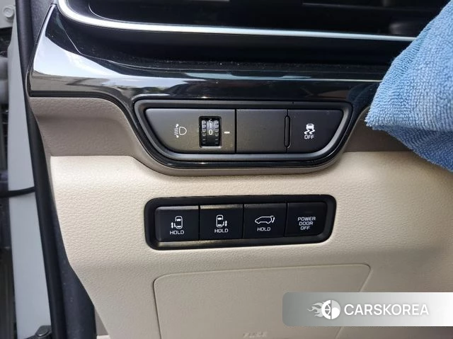 Kia The New Carnival 4th Generation 2024 Серебристо-серый из Кореи, фото 2