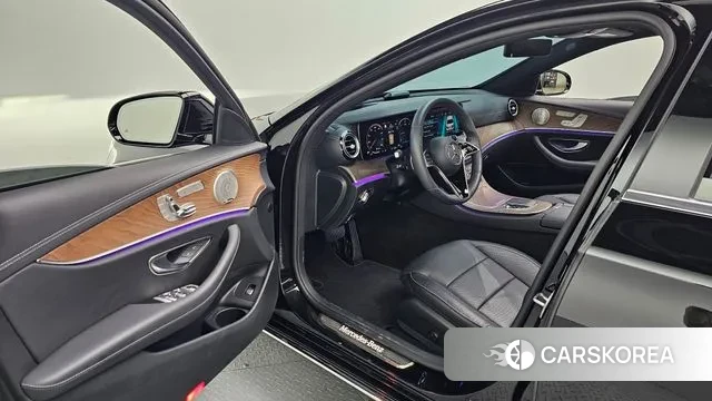 Mercedes-Benz E-Class W213 2023 Черный из Кореи, фото 2