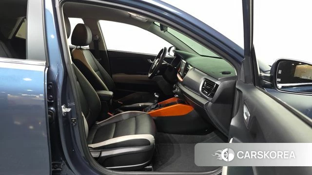 Kia Stonic 2018 Синий из Кореи, фото 2