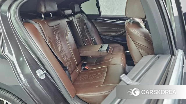 BMW 5 Series (G30) 2018 Серый из Кореи, фото 2