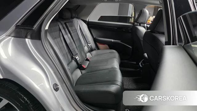 Hyundai Grandeur (GN7) 2023 Серебристо-серый из Кореи, фото 2