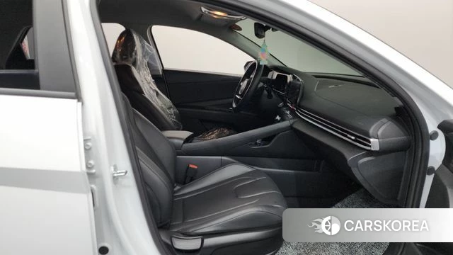 Hyundai The New Avante (CN7) 2023 Белый из Кореи, фото 2