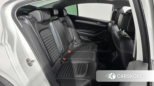Volkswagen Passat GT (B8) 2021 Белый из Кореи, фото 2