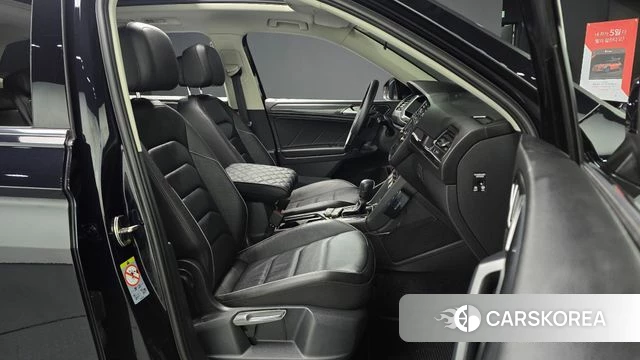 Volkswagen Tiguan Allspace 2020 Черный из Кореи, фото 2