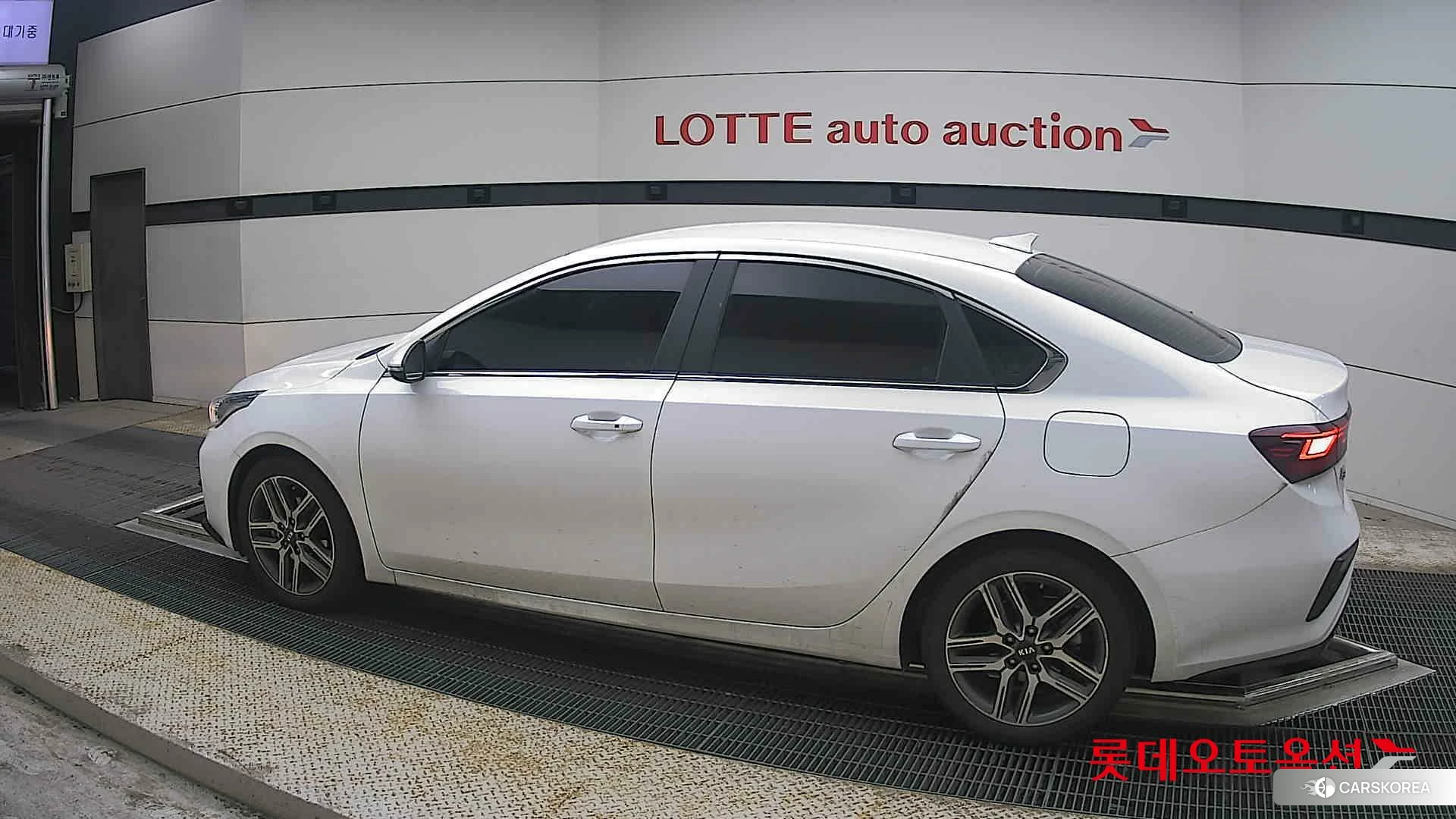 Kia K3 2020 Snow White Pearl из Кореи, фото 2