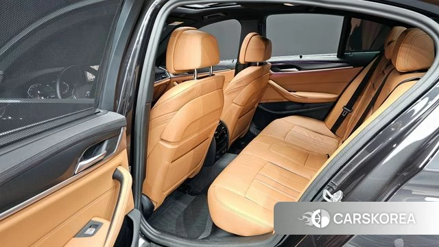 BMW 5 Series (G30) 2023 Серый из Кореи, фото 2