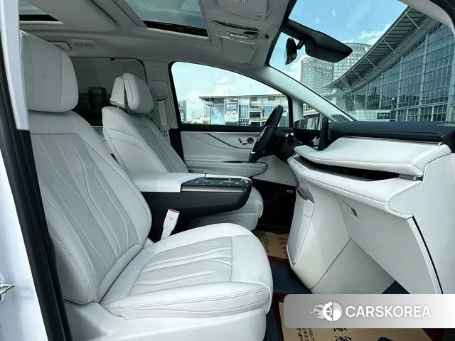 Buick GL8 PHEV 2025 Белый из Китая, фото 2