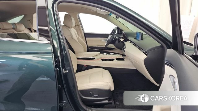 Genesis GV70 2022 Темно-зеленый из Кореи, фото 2