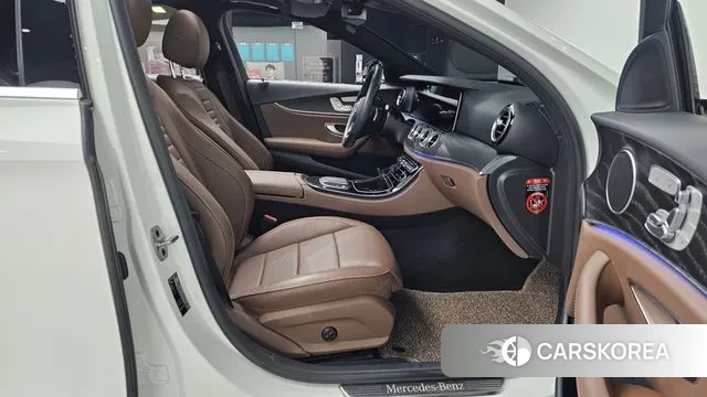 Mercedes-Benz E-Class W213 2022 Белый из Кореи, фото 2